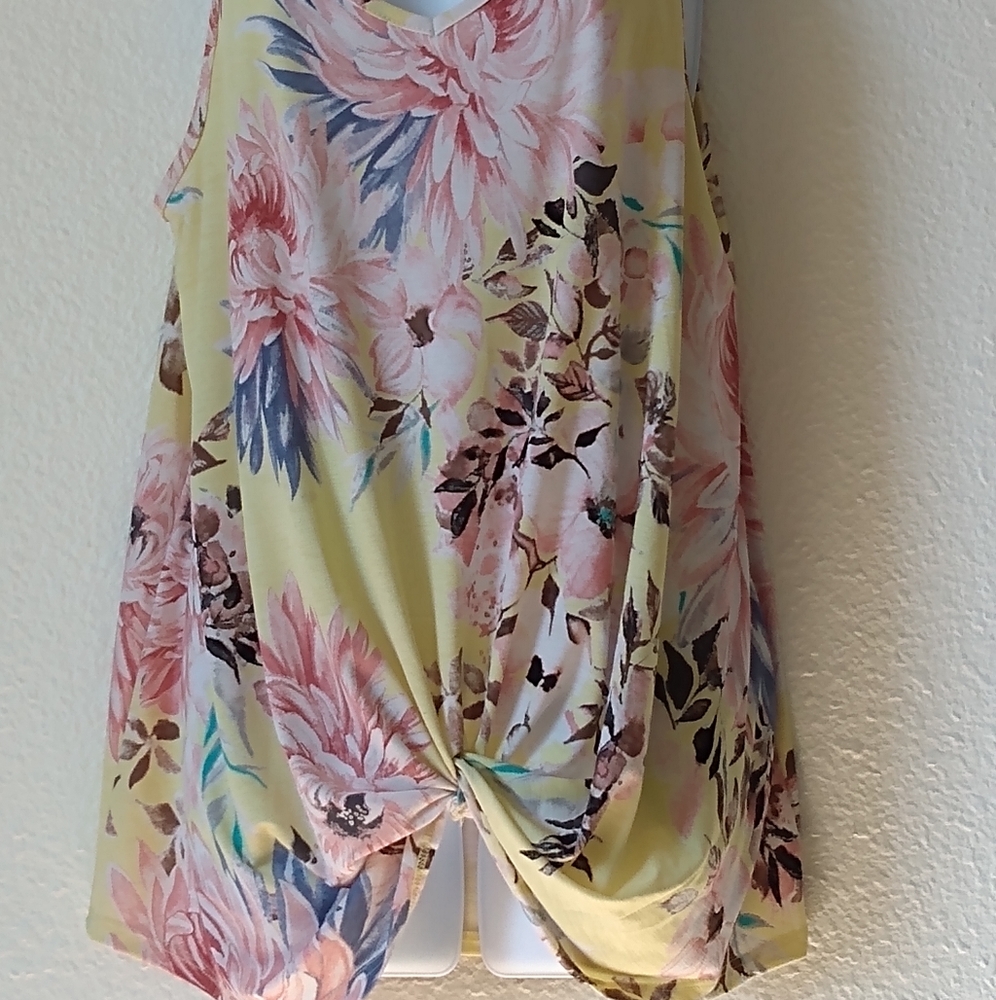 Entro Tank Top with Twist Detail - Picture 6 of 6